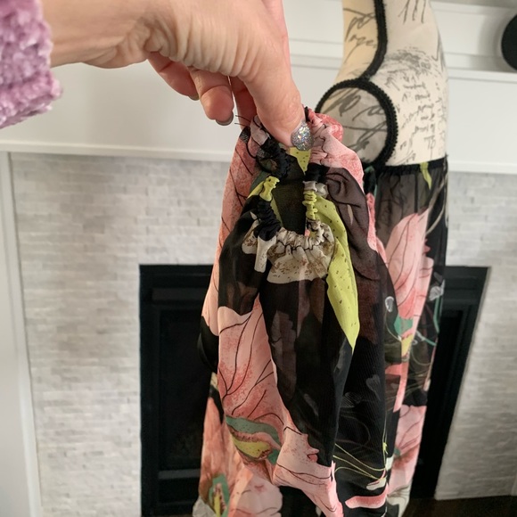 Black Floral Print Off-Shoulder Top with Bubble Sleeves Large NWT! - Picture 8 of 10